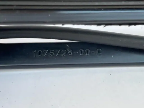 Ramię wycieraczki szyby przedniej Tesla Model 3 5YJ3