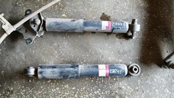 Amortyzator tylny Lexus RX 270/350/450H